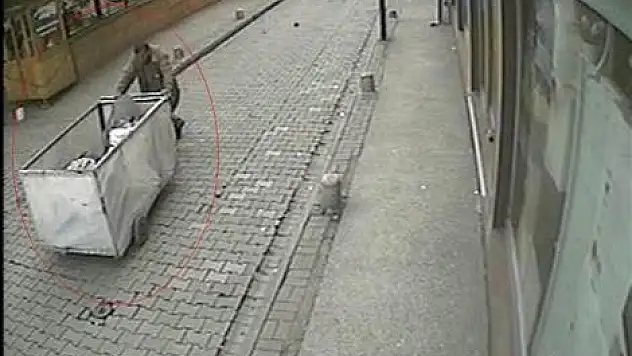 Gazete hırsızı kameralara yakalandı