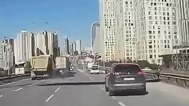 Hatalı şerit değiştirdi kaza yaptı