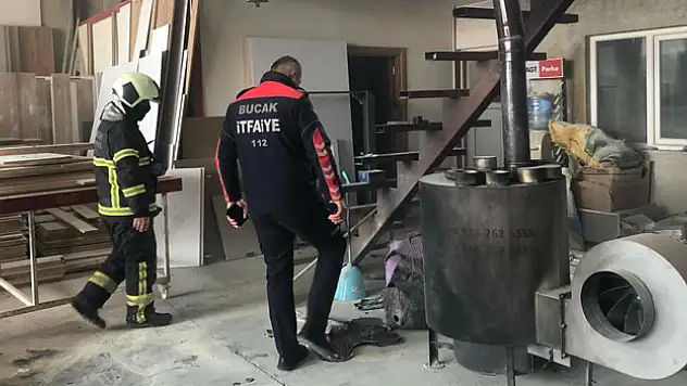 Tiner dökülen soba patladı