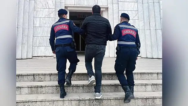 4 ayrı suçtan hapis cezası bulunan şahıs jandarmaya yakalandı