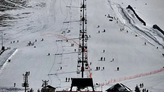 Kayakseverler kışın tadını çıkarıyor