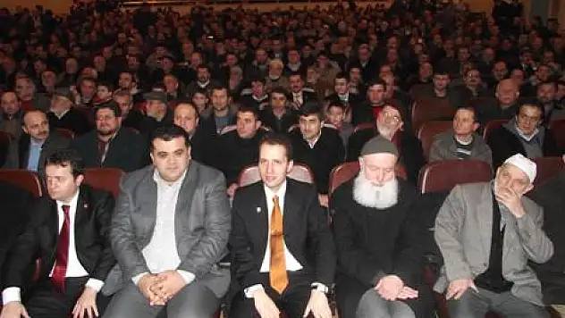 AGD' Eski Liderlerini anarken, oğul Erbakan' a ilgi şaşırttı