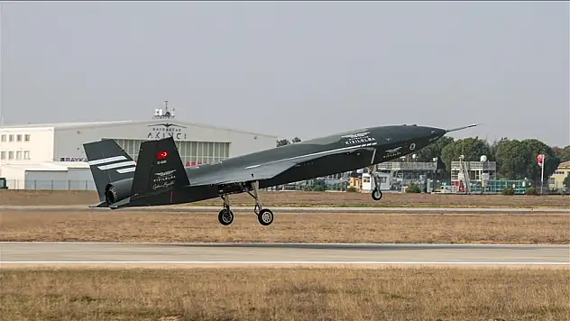 Bayraktar KIZILELMA'nın uçuş testleri devam ediyor