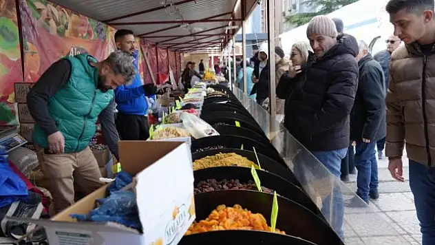 Cumhuriyet Meydanı'nda Ramazan Sokağı