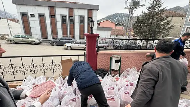 Ailelere gıda yardımı yapıldı