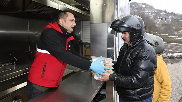 Karadeniz Sahil Yolu'nda iftar saati bereketi