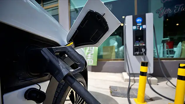 Hızlı şarj istasyonu sayısı 5 bin 500'e çıkarılacak