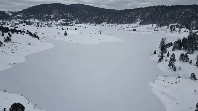 Film platosu değil, buz tutan göletler