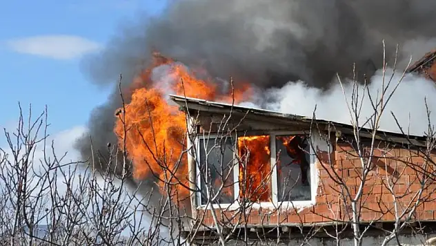 Alevlerin içine dalıp can kurtaran komşu, o korku dolu anları anlattı