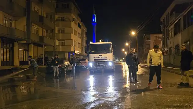 Vezirköprü'de caddeler yıkanıyor