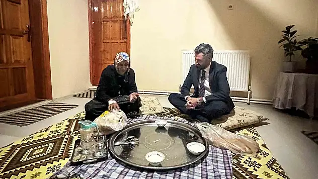 AK Parti Ağrı İl Başkanı Yıldız, yalnız yaşayan Halime Kızılkurt ile iftar yaptı