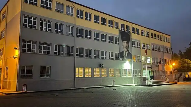 YANGIN ÇIKAN OKUL  EĞİTİME HAZIR