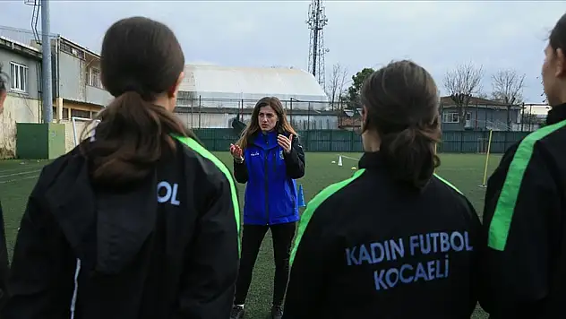 Yarım kalan hayalini futbolcu yetiştirerek tamamlıyor