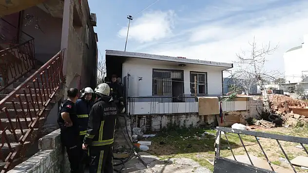 Gecekonduda çıkan yangın