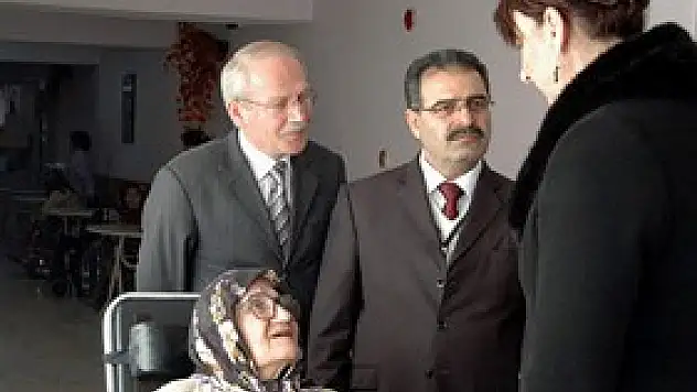 Genel Müdür Çiftçi'den Huzurevine ziyaret