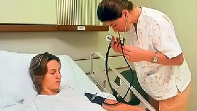 Hemşire açığı 200 bine dayandı, hastanelerin gözü öğretmenlerde