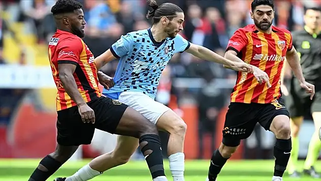 Kayserispor, konuk ettiği Başakşehir'i 3 golle yendi