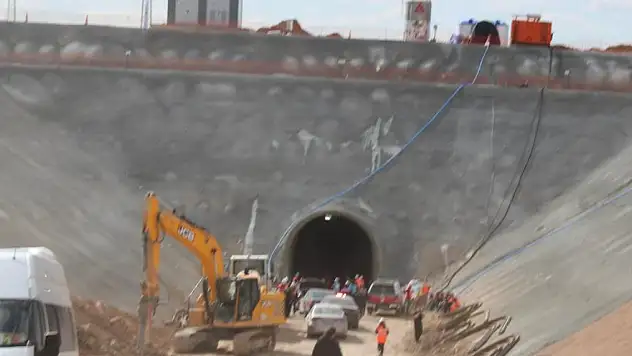 Hızlı tren şantiyesinde kaya düşmesi