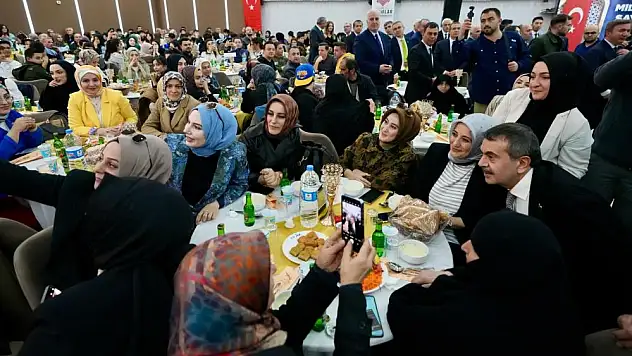 Bakan Tekin, 'Gençlik İftarı' programına katıldı