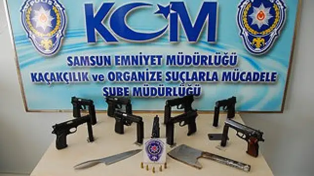 Şüpheli araçta 9 tabanca bulundu