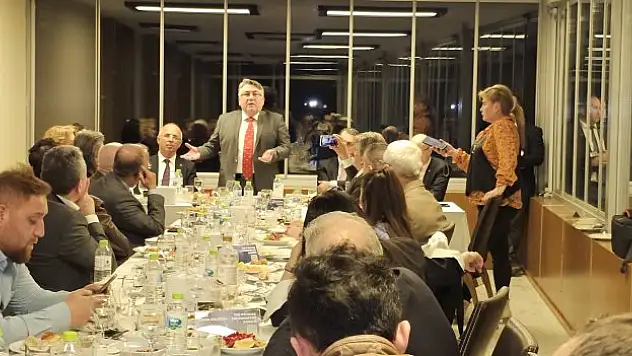 Özölçer, basınla iftar yemeğinde buluştu