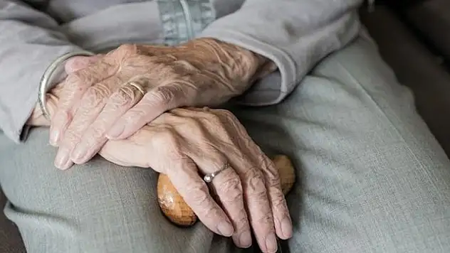 Yaşlı kadınların sayısı erkekleri geçti