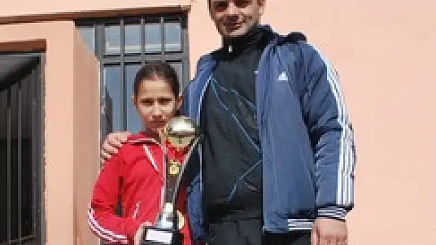 Minik Atlet Kardelen'in Hedefi Milli Forma