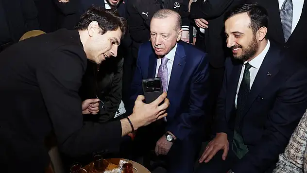 Cumhurbaşkanı Erdoğan, İstanbul'da gençlerle bir araya geldi