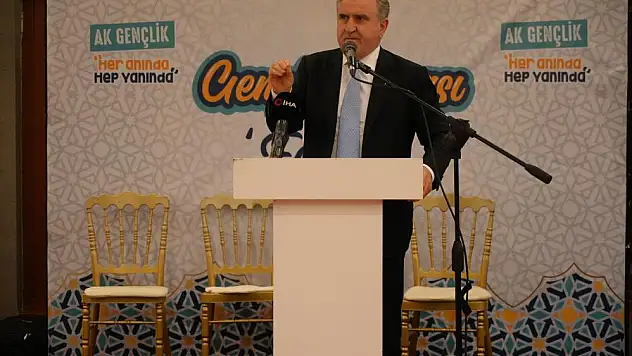 Bakan Bak, Edirne'de gençlerle iftarda buluştu