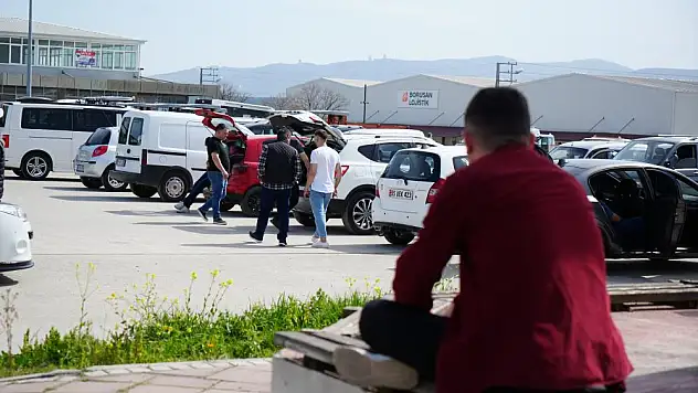 İkinci el oto pazarı eski bayramları arıyor