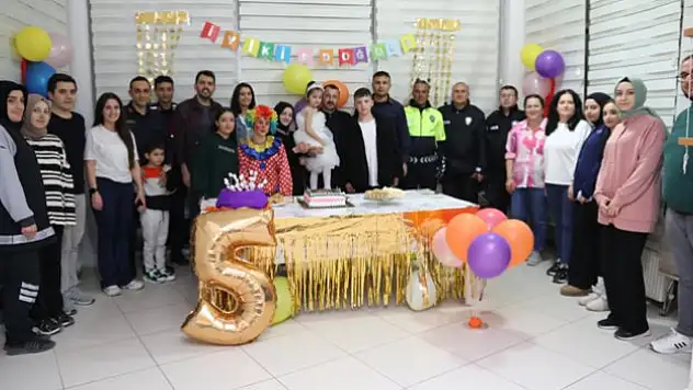 Şehit kızına doğum günü sürprizi