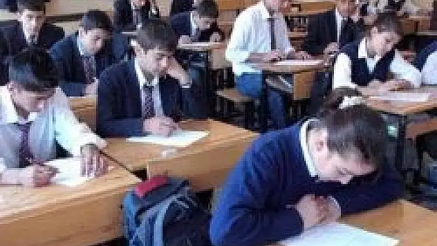 Lisede kravat zorunluluğu kalkıyor