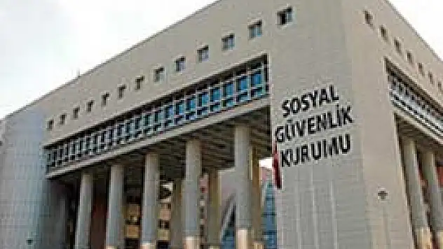 SGK'da işini aksatan memur yandı