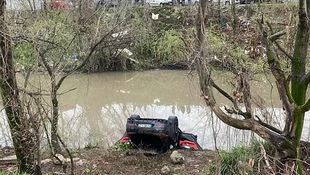 Otomobilin sürücüsü hayatını kaybetti