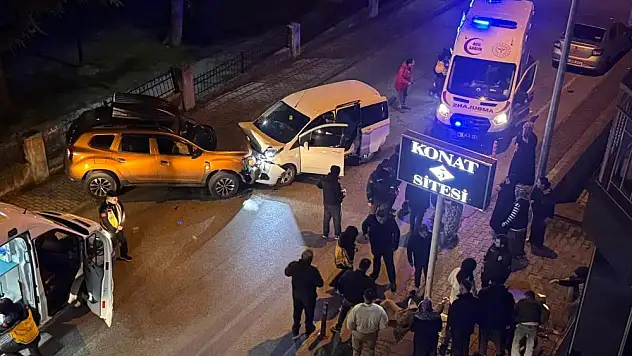 Direksiyon başında uyuyan sürücü dehşet saçtı