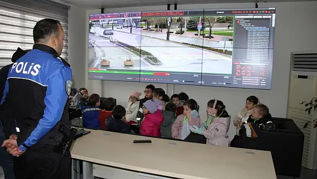 Minik öğrencilerden Emniyet Müdürlüğüne ziyaret