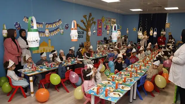 Anaokulu öğrencileri iftar yaptı