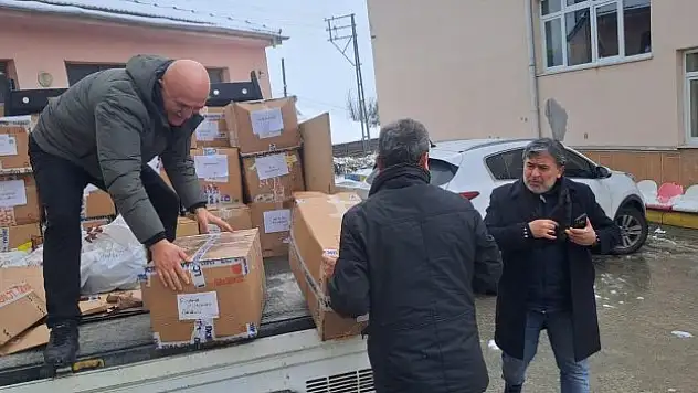 Öksüz ve ihtiyaç sahibi öğrenciler bayram sevinci yaşadı