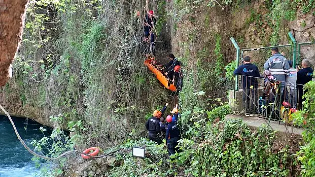 Manzara izlerken 15 metreden düştü