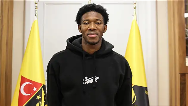 Üniversite eğitimi için geldiği Türkiye'de futbolcu oldu