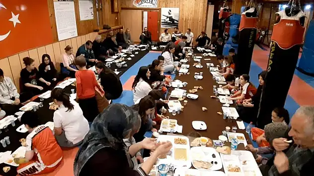Hem spor hem de iftar yaptılar