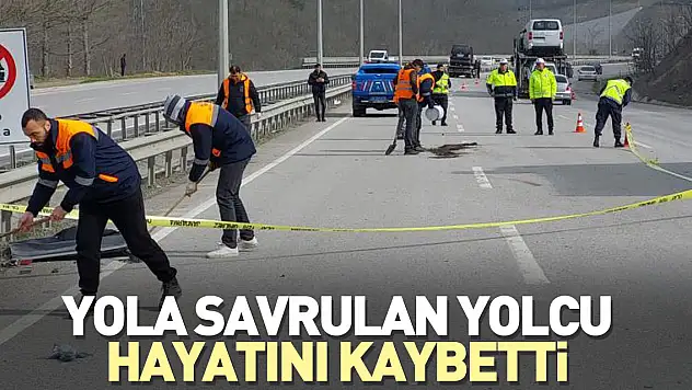 Yola savrulan yolcu hayatını kaybetti