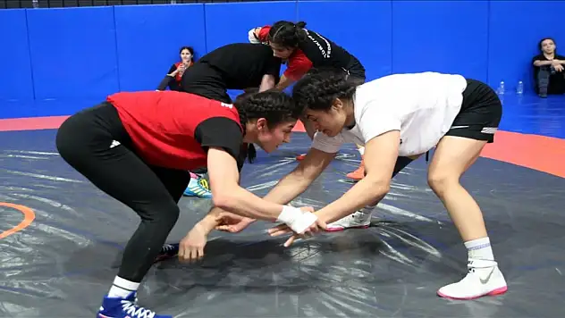 Kadın Güreş Milli Takımı'nda hedef Avrupa şampiyonluğu