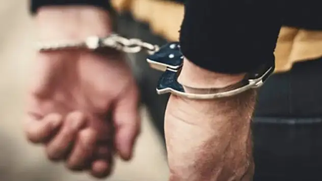 Kablo keserken suçüstü yakalanan zanlı tutuklandı