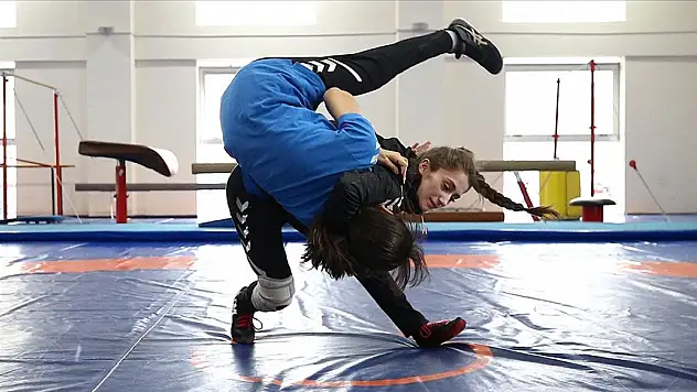 Milli güreşçi Şeyma Tağtekin, Avrupa şampiyonluğu için ter döküyor