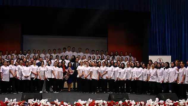 Hemşire adaylarının üniforma heyecanı