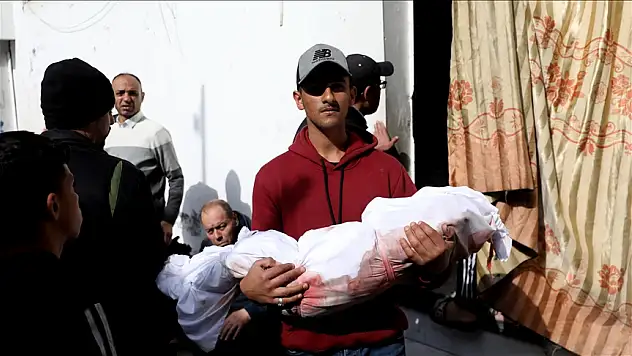 Gazze'de bir günde 180'den fazla çocuk öldü