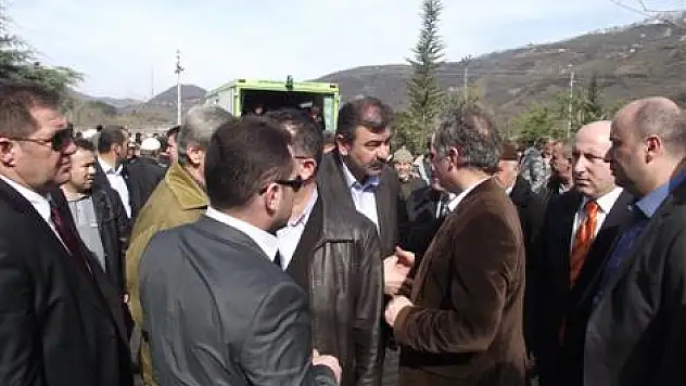 Ayvacık Belediye Başkanı Mustafa Belur'un Abisi Toprağa verildi.