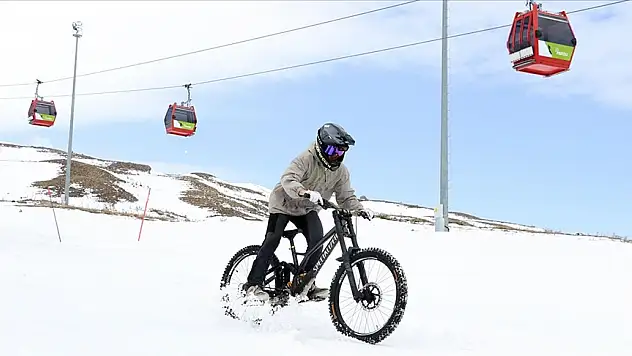 Downhill sporcuları Erciyes'de güç depoluyor