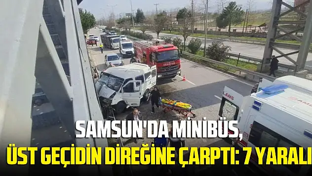 Samsun'da minibüs üst geçidin direğine çarptı: 7 yaralı